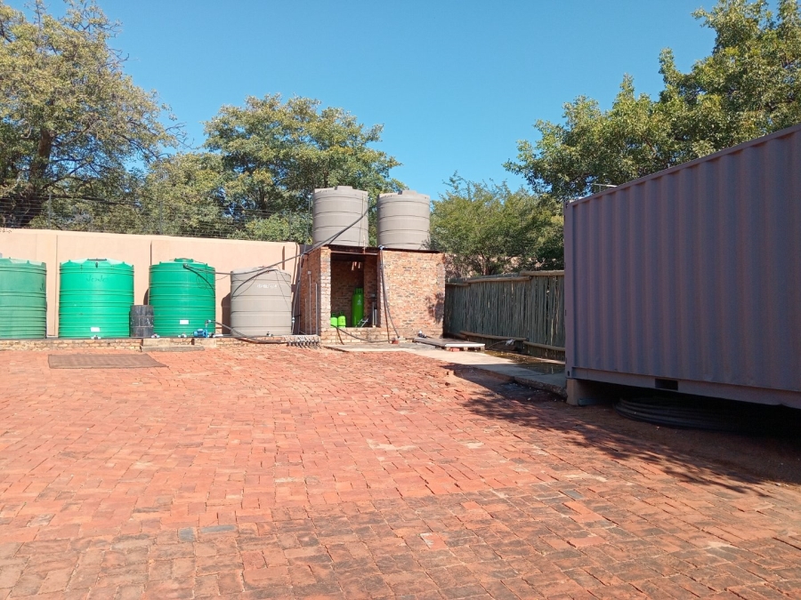 6 Bedroom Property for Sale in Hartbeesfontein North West